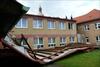 Střecha spadla do dvora školky, kde naštěstí v době pádu nikdo nebyl
